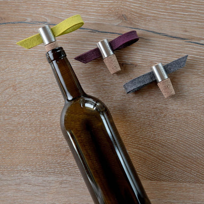 Weinstöpsel + 2 Tropfenfänger | Anthrazit/Aubergine | Kork, Filz, Edelstahl | B 10 x H 5 cm