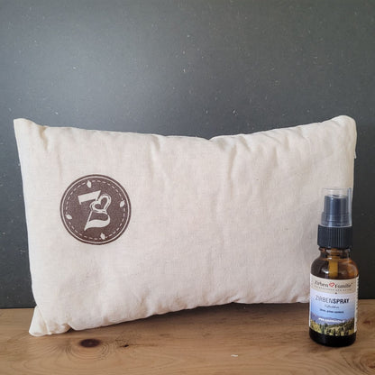 Set "Kissenschlacht" | Kissen Natur  23 x 15 cm mit Zirbenflocken + Zirbenspray 20 ml