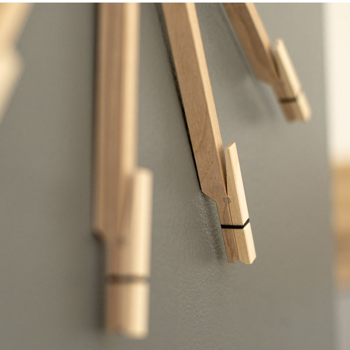 Wanduhr 'Solea' | Esche, Holzfaserplatte | DM 60 cm