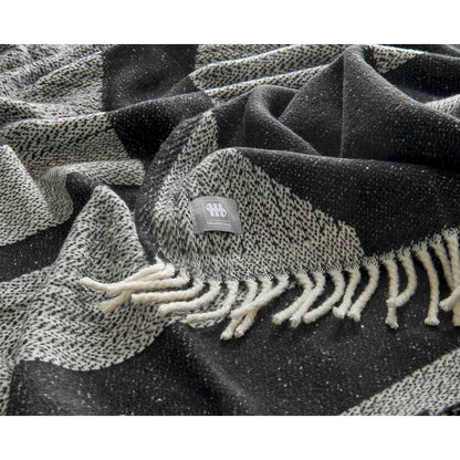 Kuscheldecke 'Slow' | 140x200 cm | BW und PE | Schwarz/Grau |  waschbar
