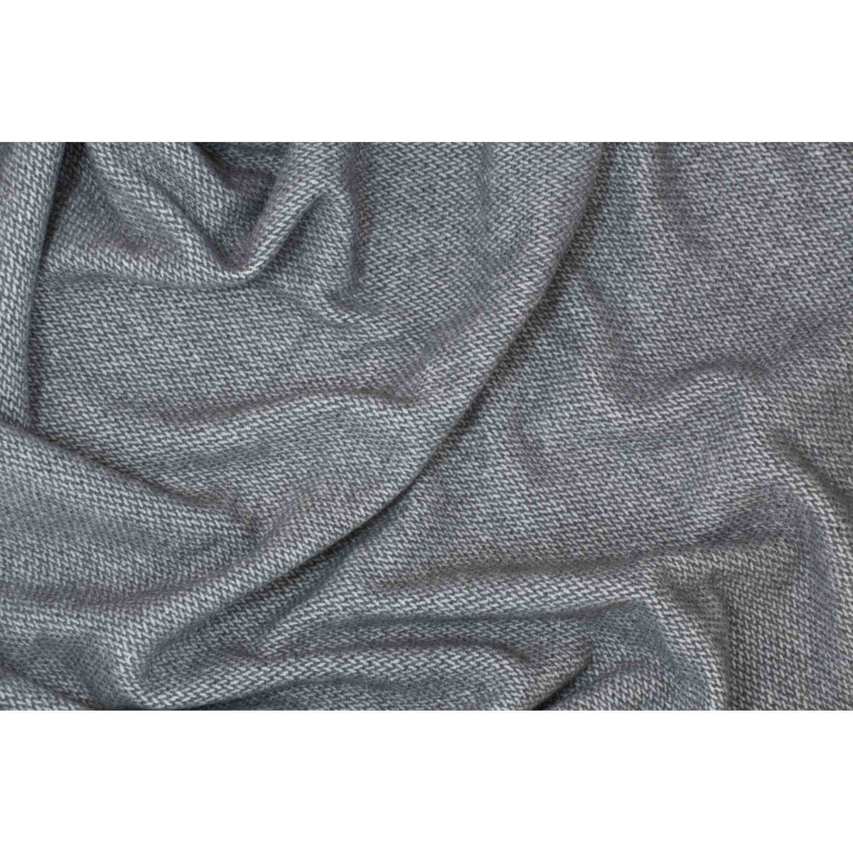 Kuscheldecke 'Relax' | 140x200 cm | BW und PA | Mittelgrau |  waschbar