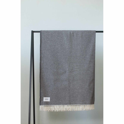 Kuscheldecke 'Relax' | 140x200 cm | BW und PA | Mittelgrau |  waschbar