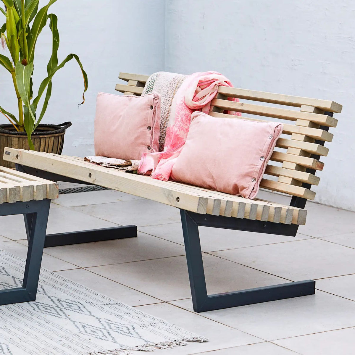 Gartentisch ‘Siesta’ | Holz / Metall | Treibholzfarbe / Schwarz | 138x74,5x72 cm