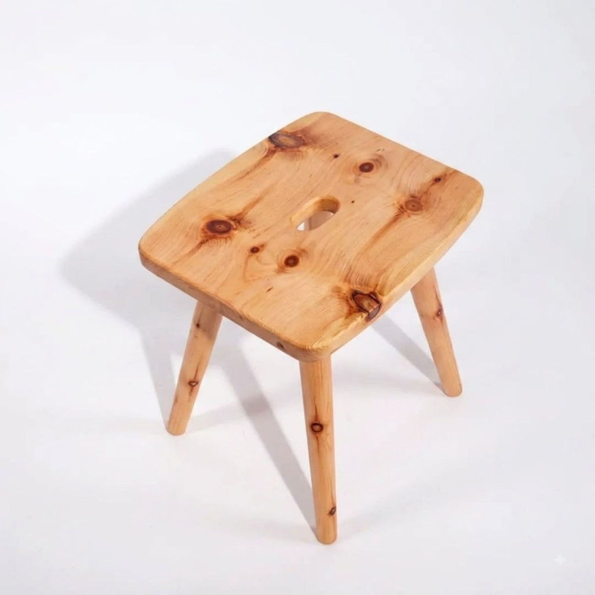 Hocker 'Urtyp' | B 46 x T 41 x H 45 cm | in Zirbe geölt