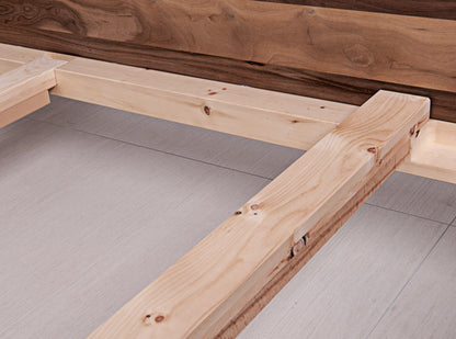 Klassisches Massivholzbett 'Style' -  90x200 Astfichte mit Wasserlack behandelt