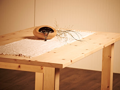 Massiver Holztisch 'Tablein' - im Landhaus-Stil  Astfichte mit Wasserlack behandelt 160x90x75