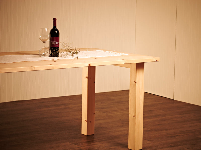 Massiver Holztisch 'Tablein' - im Landhaus-Stil  Astfichte mit Wasserlack behandelt 160x90x75