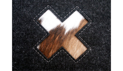 Stylisches Sitzkissen aus Filz mit Motiv ‘Cozy’ herz_hellgrau
