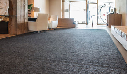 Handgewebter Teppich in verschiedenen Farben 'Breezy Floor' 0.8x2 grau gewalkt