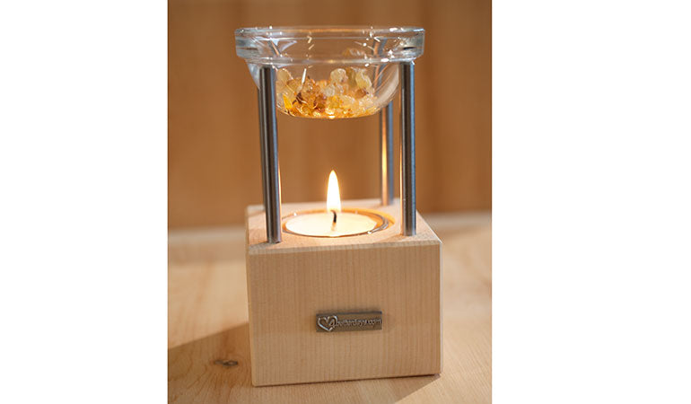 Duftlampe aus Zirbe 'Pine Fragrance' | 25 g Weihrauch im Sackerl