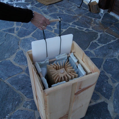Nachhaltige Klimabox 'Fresh & Free' |  aus Zirbenholz | B 40 x T 40 x H 66 cm