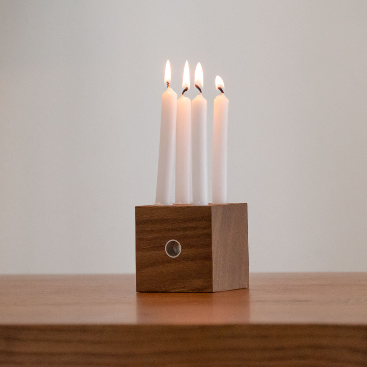 Kerzenwürfel 'Advent und mehr' | 7 x 7 x 7 cm | Eiche hell geölt | inkl.10 Christbaumkerzen weiß