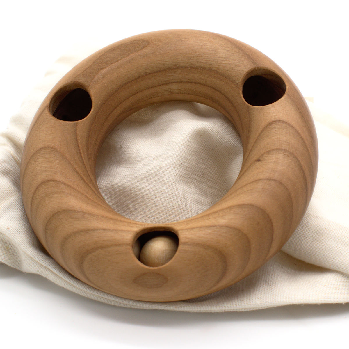 Natürlicher Dreilochring 'Imaginature' | aus Kirschholz geölt | ca. 10 cm