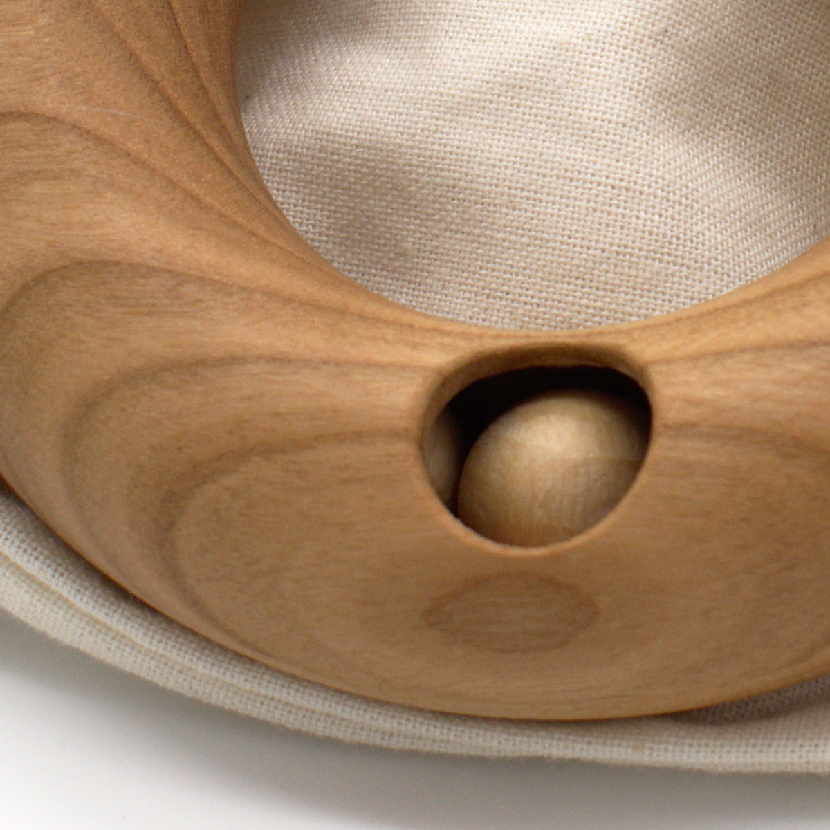 Natürlicher Dreilochring 'Imaginature' | aus Kirschholz geölt | ca. 10 cm